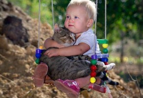 5 buone ragioni per avere un gatto quando si ha un figlio
